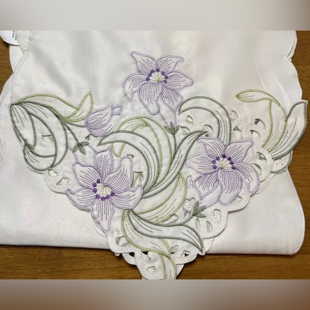 VTG Holiday Table Runner Scarf Easter Lilies Embroidery Scalloped 70”x14” Spring